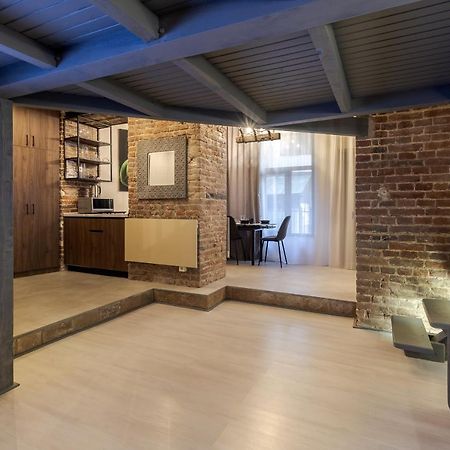 Lesi Apartment With Terrace Lviv Bagian luar foto