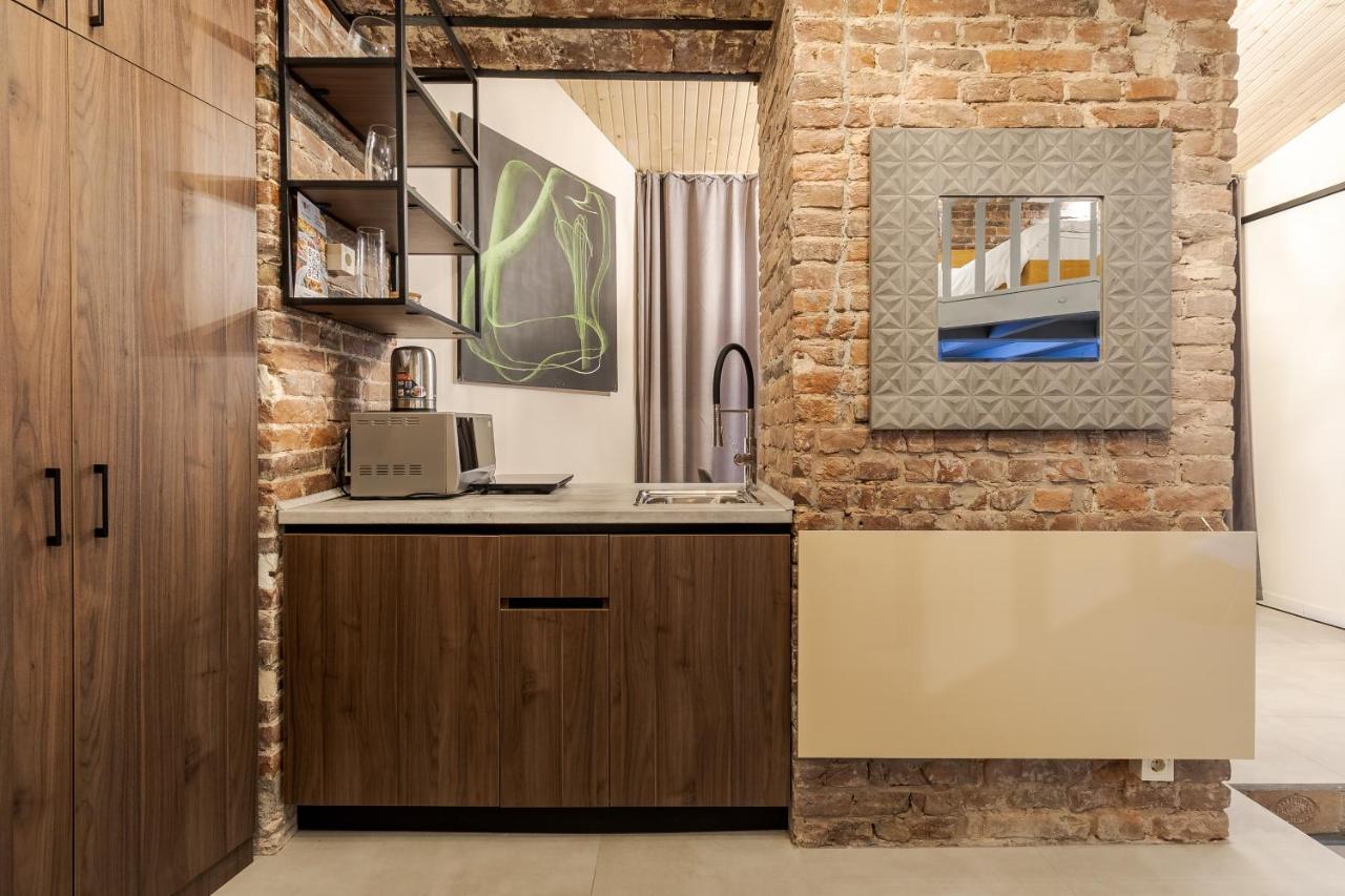 Lesi Apartment With Terrace Lviv Bagian luar foto