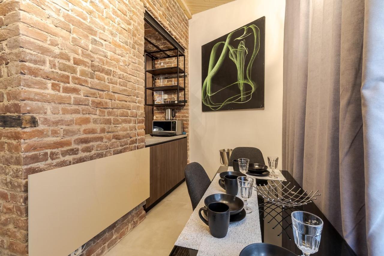 Lesi Apartment With Terrace Lviv Bagian luar foto