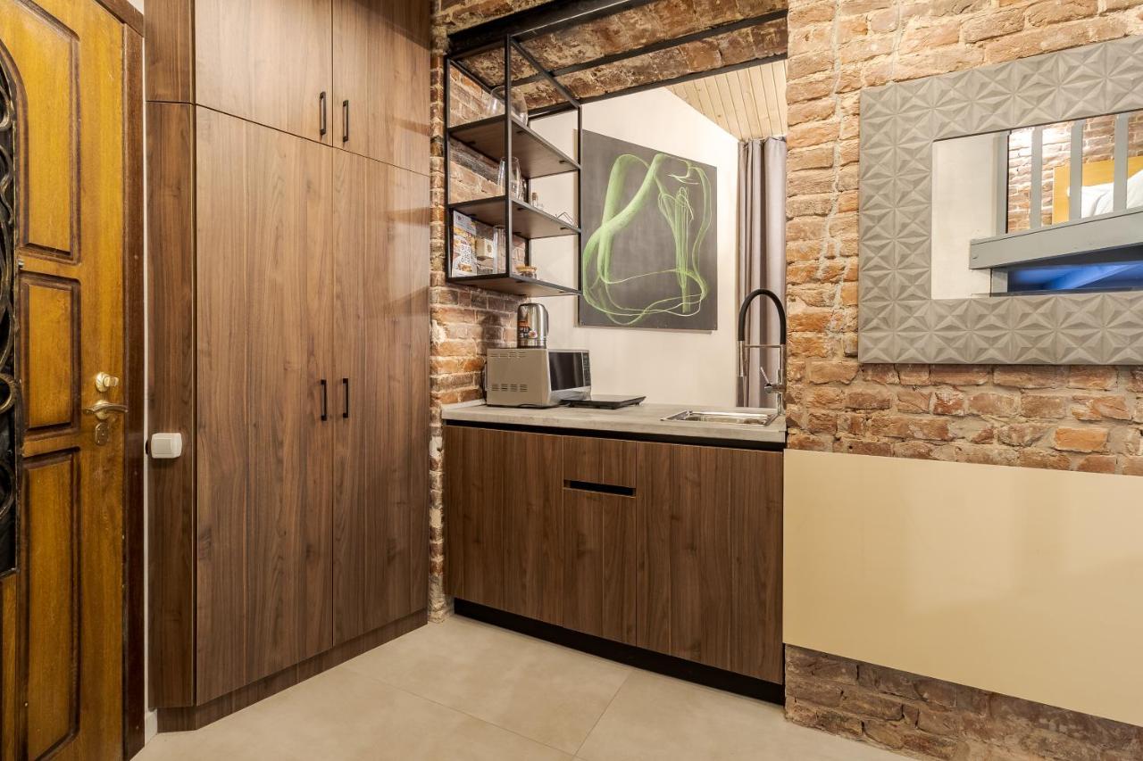 Lesi Apartment With Terrace Lviv Bagian luar foto