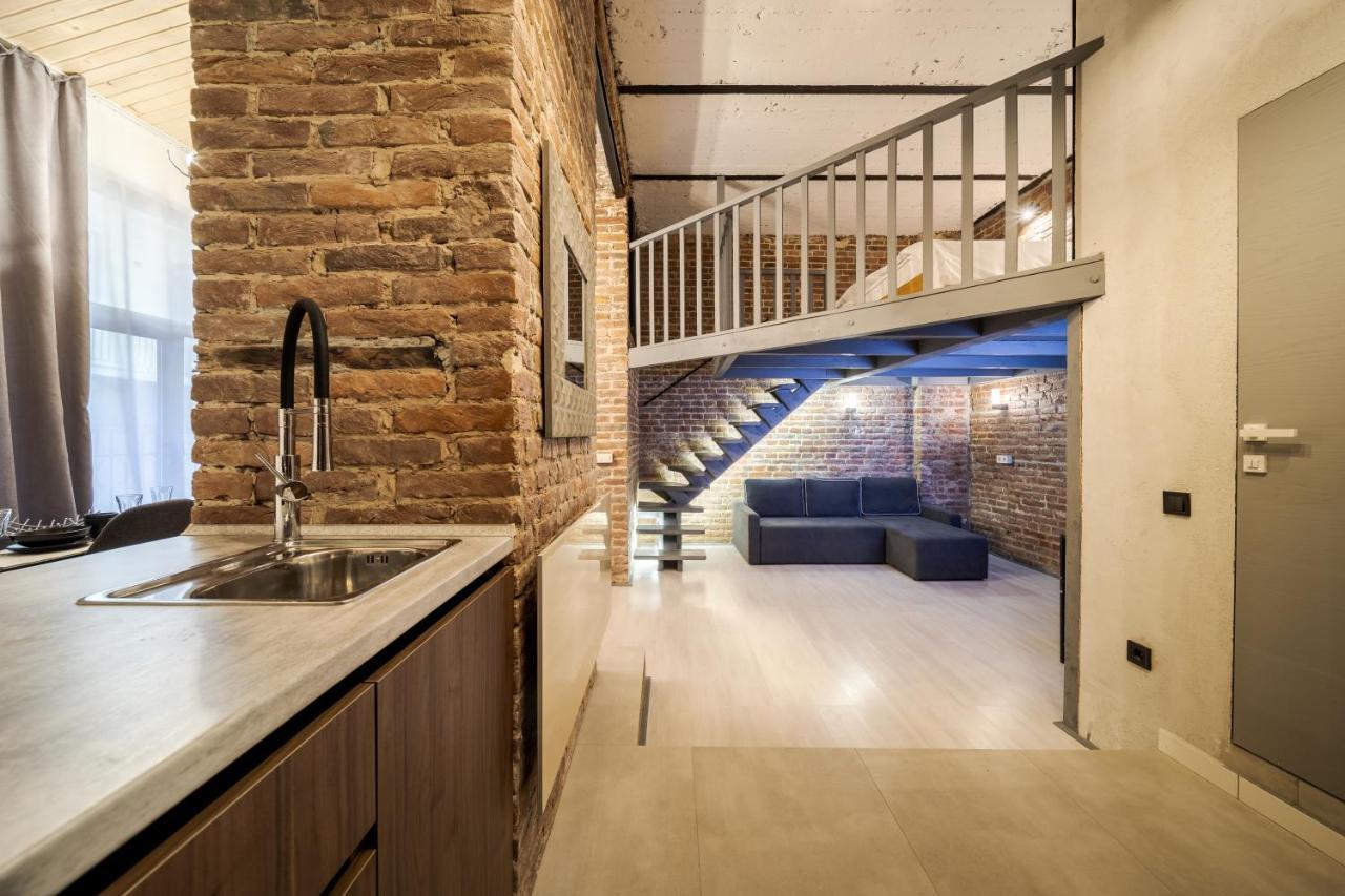 Lesi Apartment With Terrace Lviv Bagian luar foto
