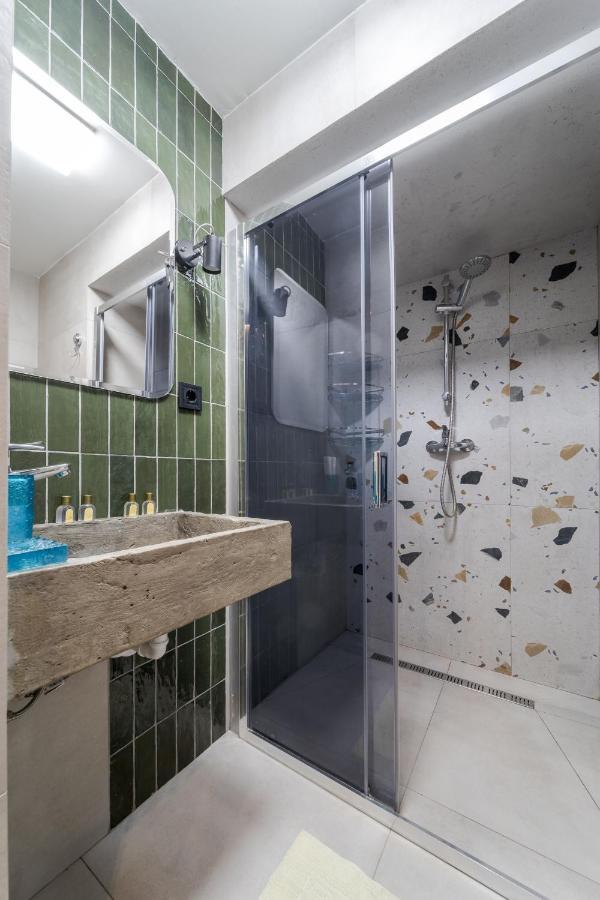 Lesi Apartment With Terrace Lviv Bagian luar foto