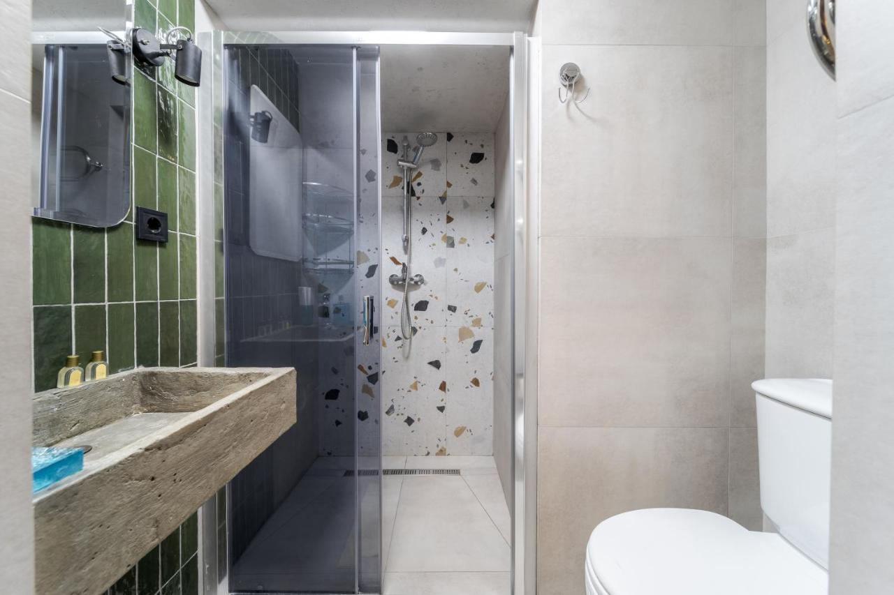 Lesi Apartment With Terrace Lviv Bagian luar foto